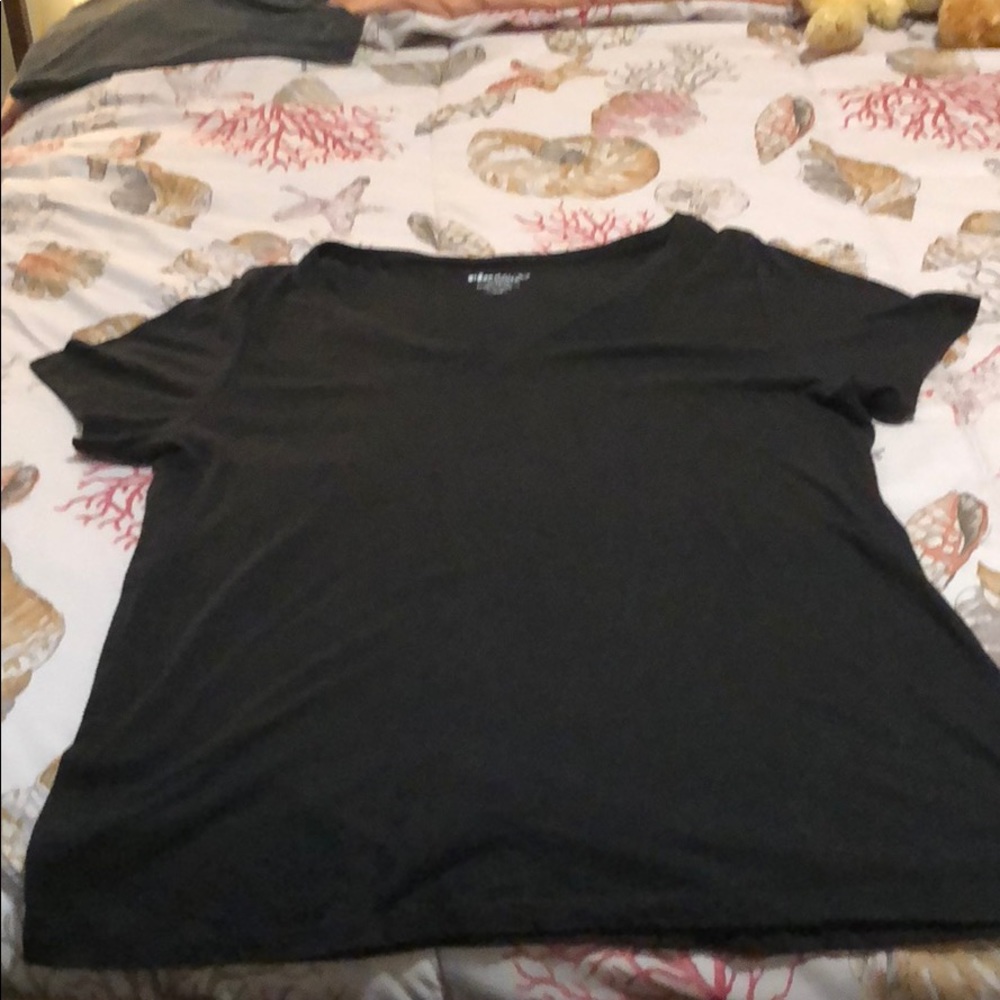 Old navy black V shirt XL